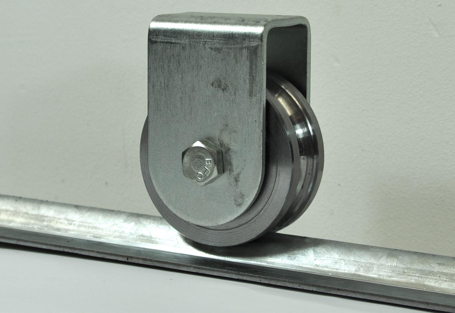 30200_30064_1c 3m Schiene Rundprofil + Stahlrollen Ø 76mm